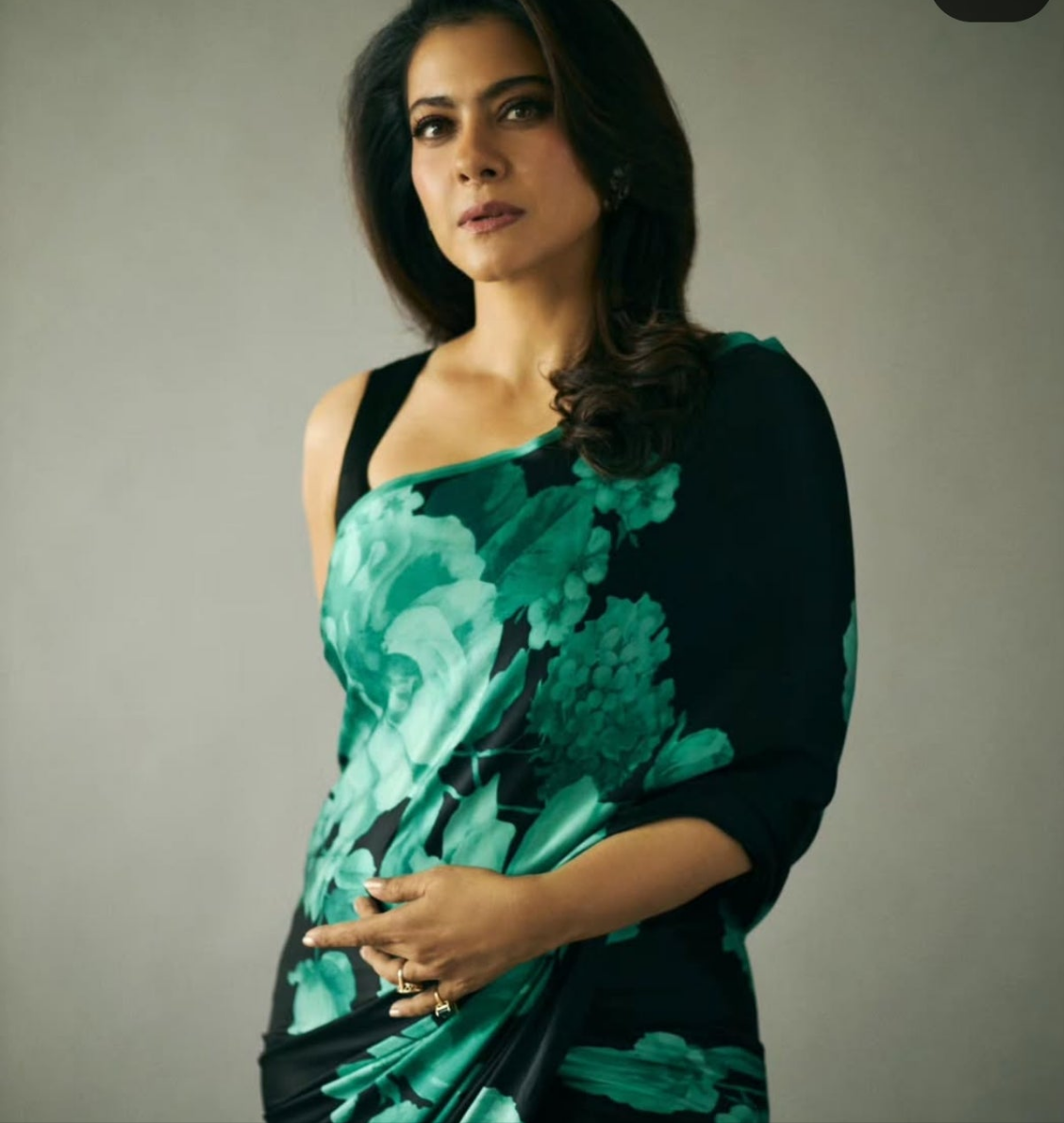 KAJOL WEAR BEAUTIFUL BLACK COLOR WITH FLOWER DESIGN SAREE