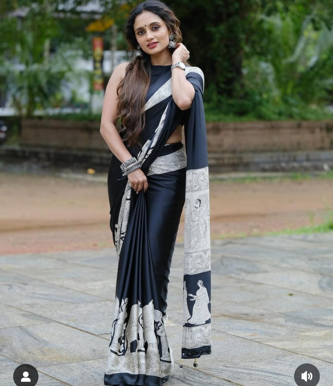 BLACK COLOR WITH OFFWHITE AJRAKH SAREE.