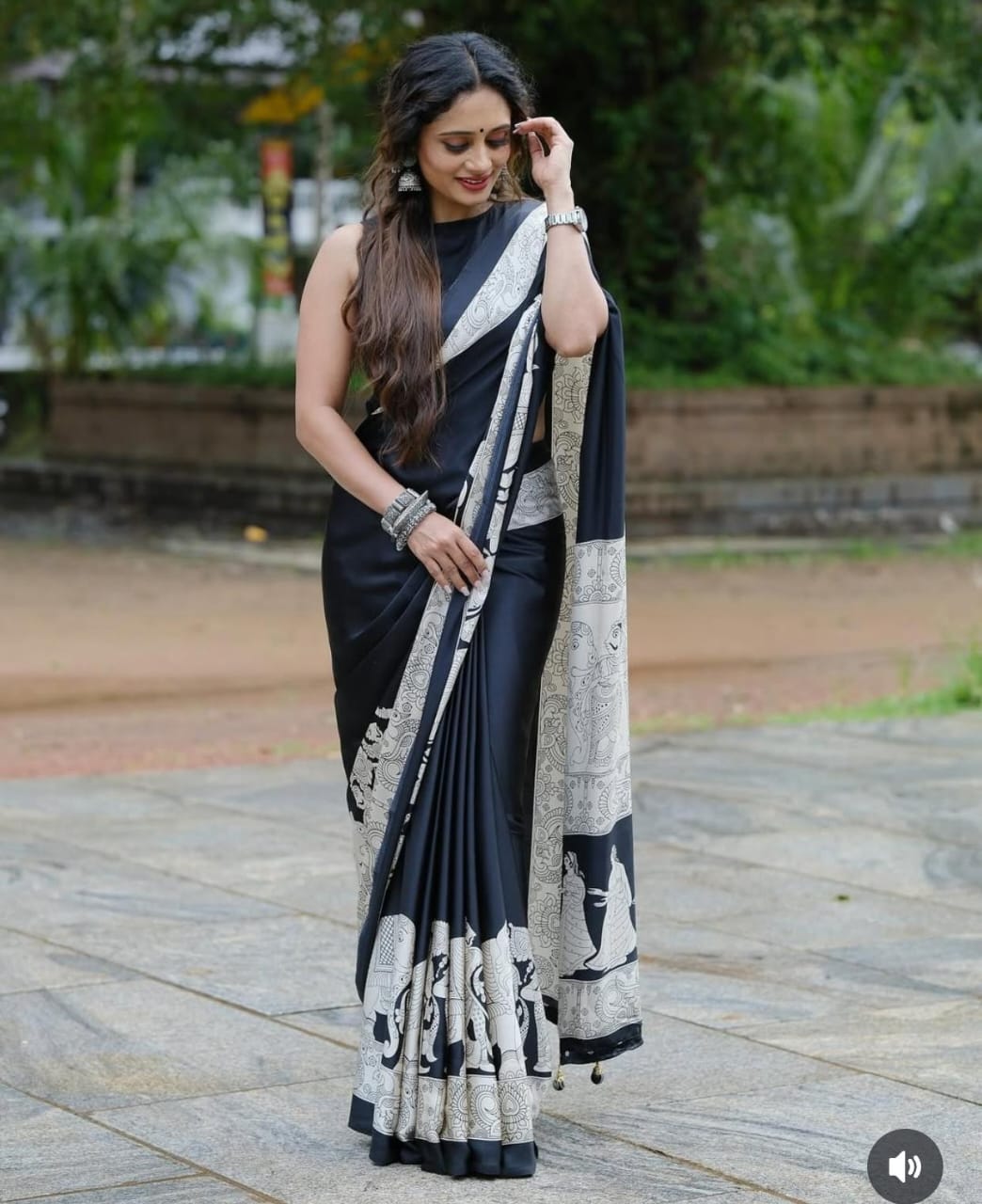 BLACK COLOR WITH OFFWHITE AJRAKH SAREE.