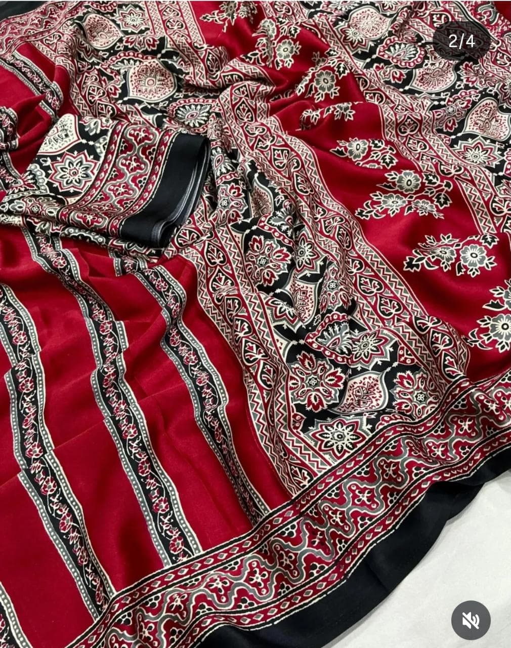 ATTRACTIVE BLACK RED LINING SAREE WITH AJRAKH PALLUU