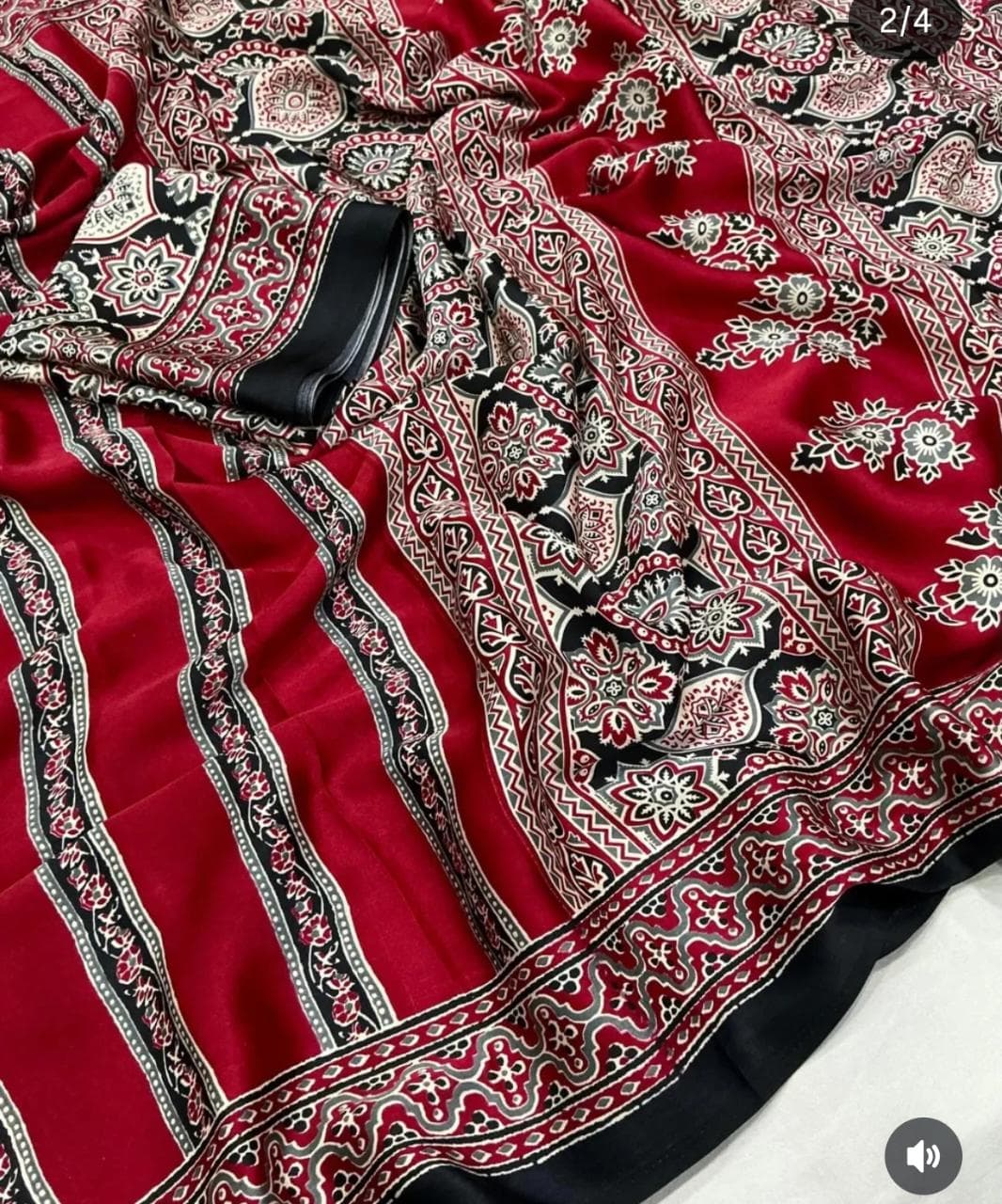 ATTRACTIVE BLACK RED LINING SAREE WITH AJRAKH PALLUU