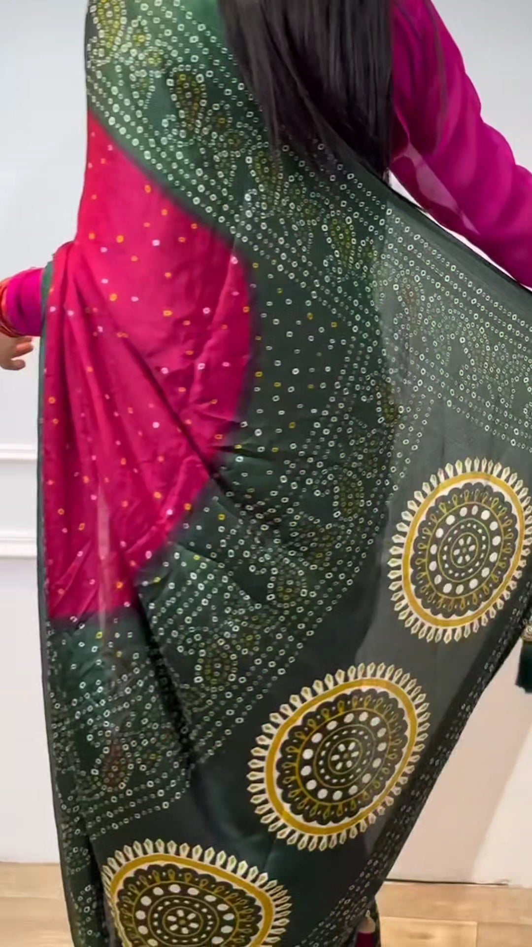 PINK AND GREEN COLOR BANDHNI SAREE.